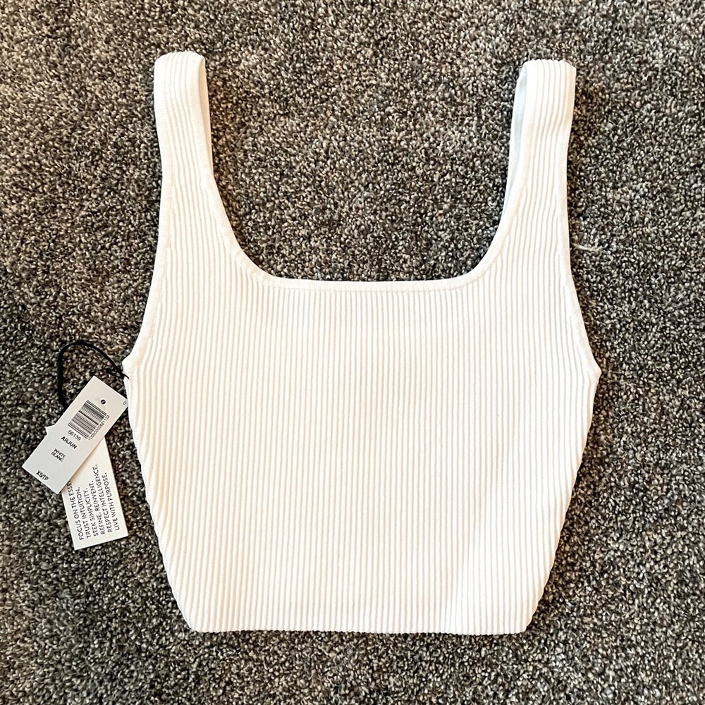 Aritzia Babaton Sculpt Crop Tank